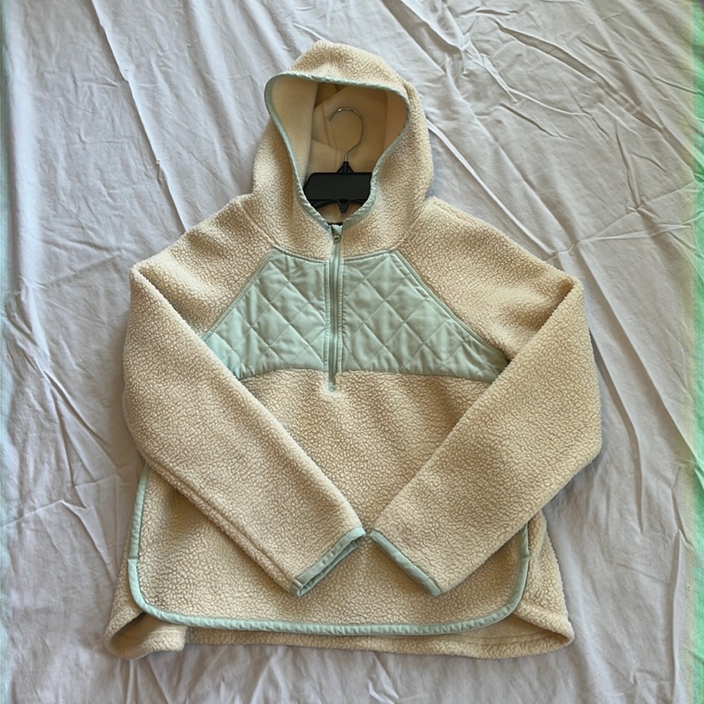 Gently worn fluffy quarter zip fleece